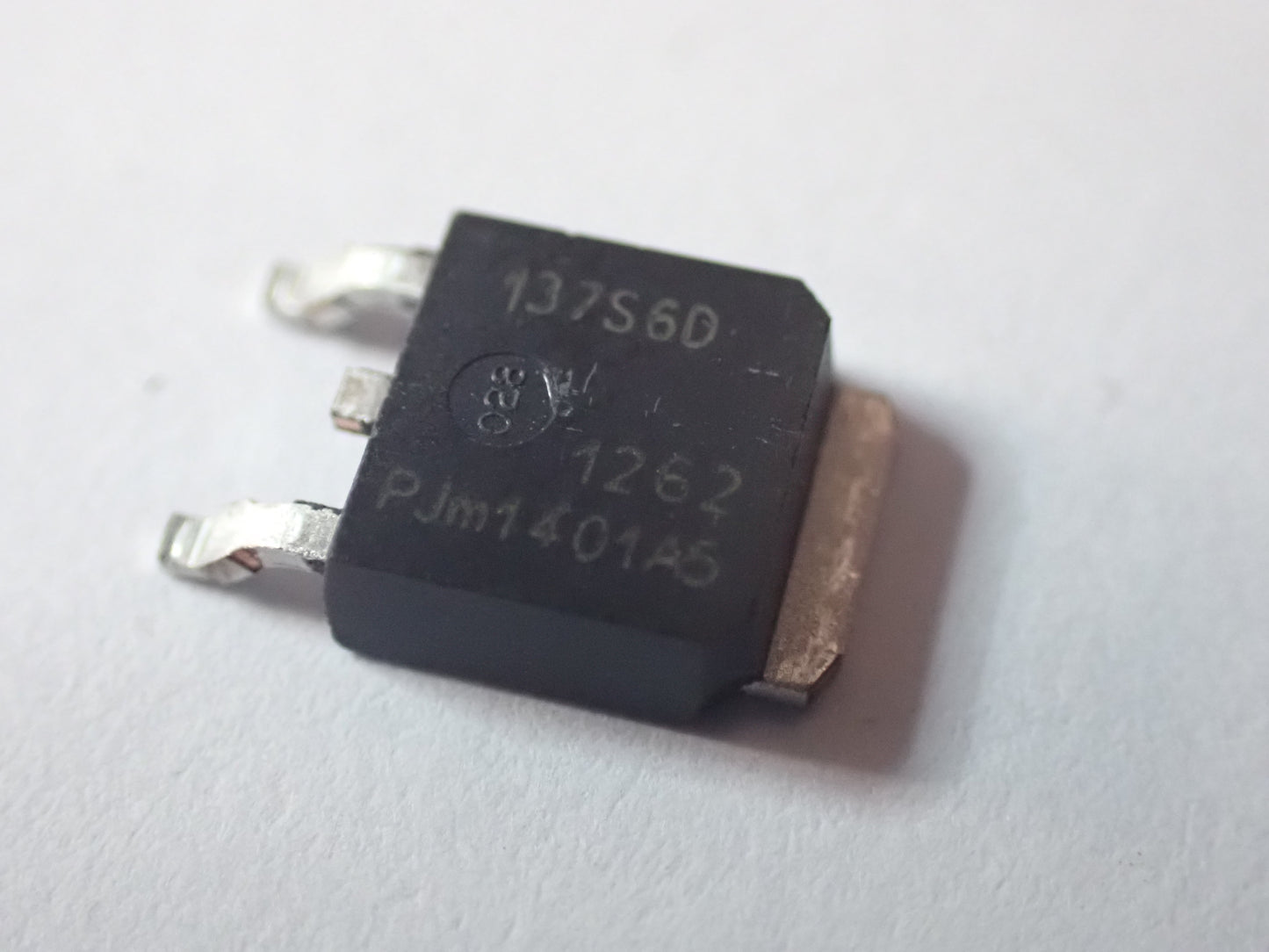 BT137S-600, 137S6D, Planar passivated four quadrant triac, TO-252