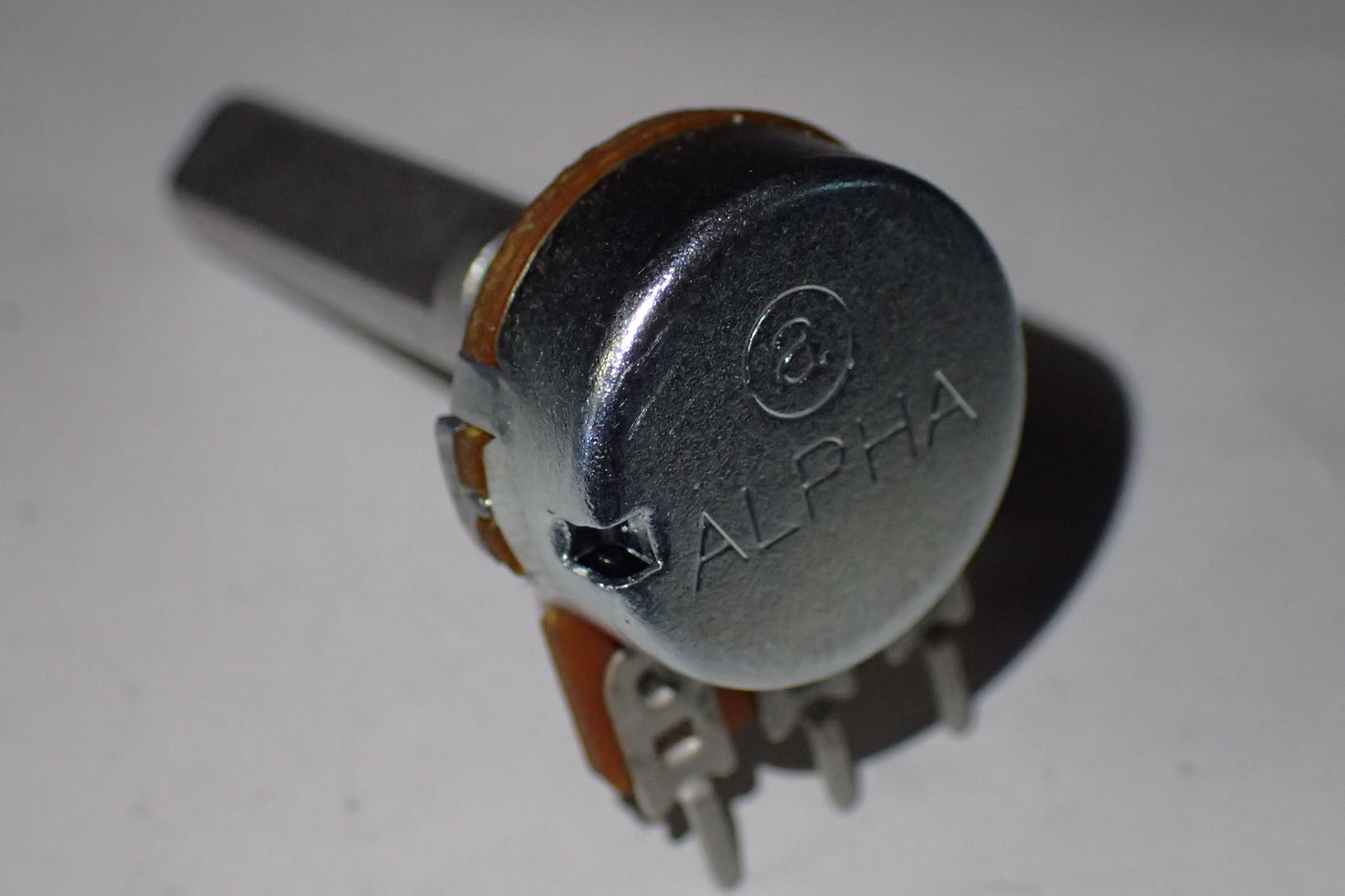 100k Potentiometer, d shaft. 1/4" 6.34mm shaft, 30mm shaft length, linear.