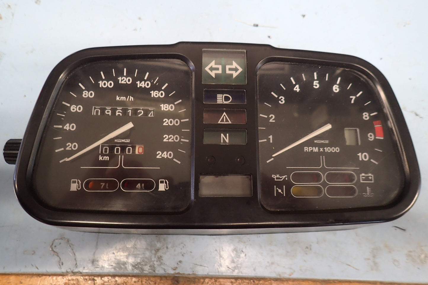 BMW K100, K75 Instrument cluster repair.