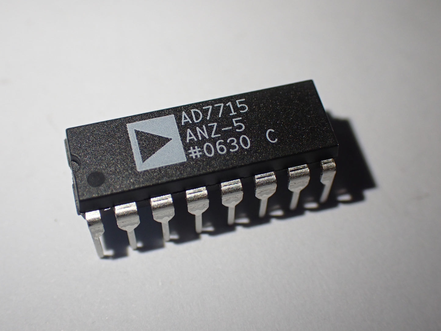 AD7715, 3V/5V, 450 mA16-Bit, Sigma-Delta ADC, SOIC-16